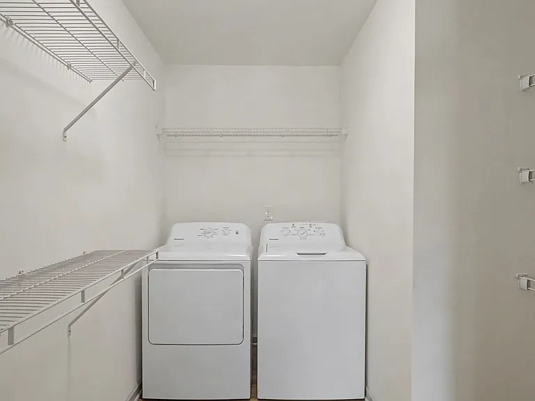 1128 W College St — Photo 21