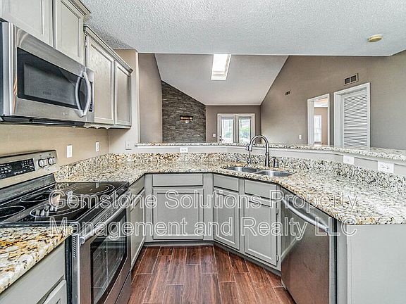 3rd image of 2513 Kennedy Ct