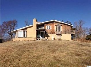 2111 SE Carnahan Ave, Topeka, KS 66605