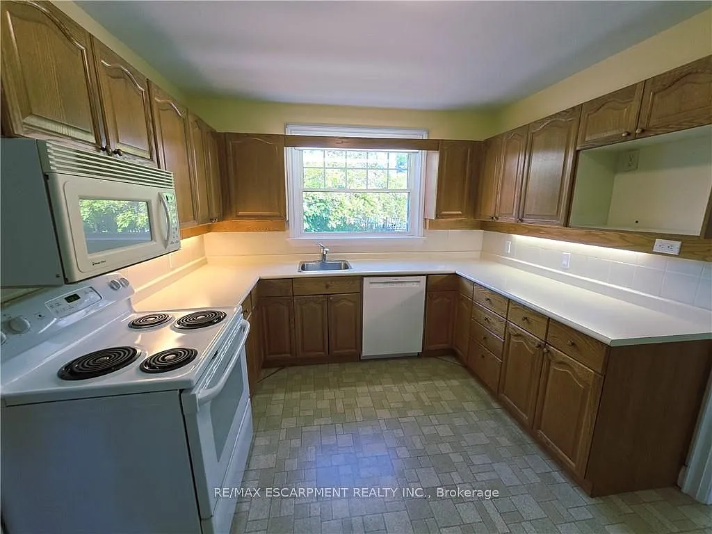 4 bed, $3,990 — Photo 4