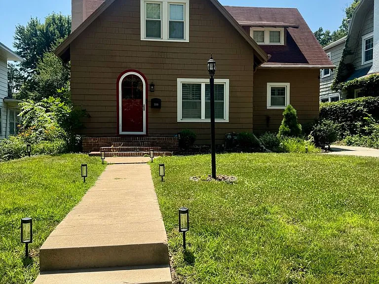 3019 Plymouth Ave — Photo 1