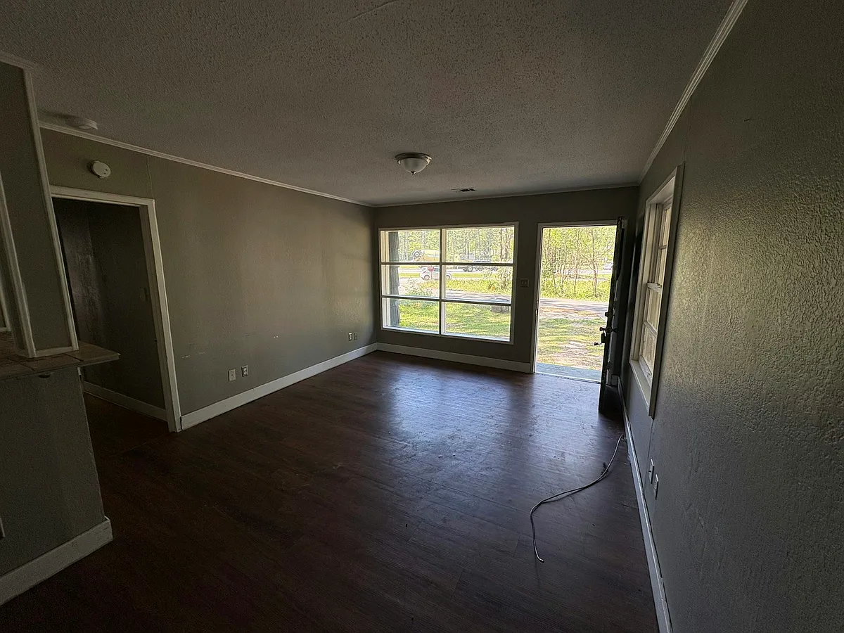 Building Photo - 704 S 22nd Ave