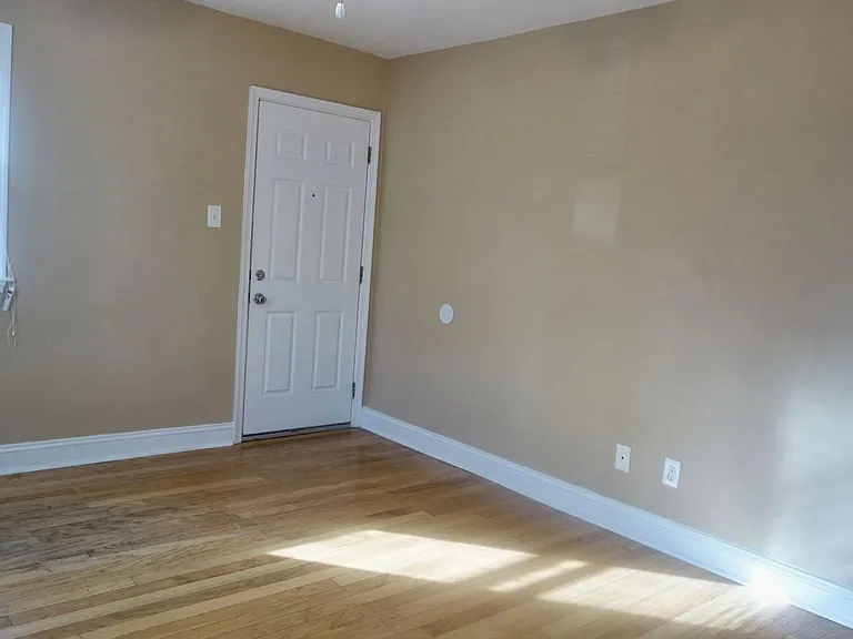 8105 Greenwood Ave — Photo 8
