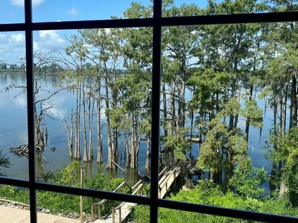 310 Lakeside Ln, Woodville, MS 39669
