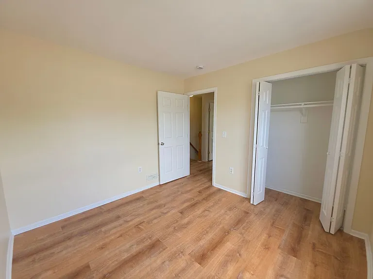 204 Barclay Ct — Photo 19