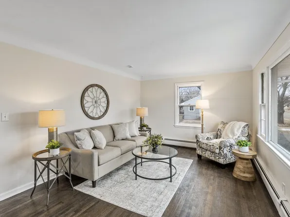 102 Poplar St E, South Saint Paul, MN 55075