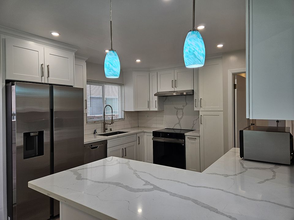 Brand new kitchen- newly remodeled 2025.