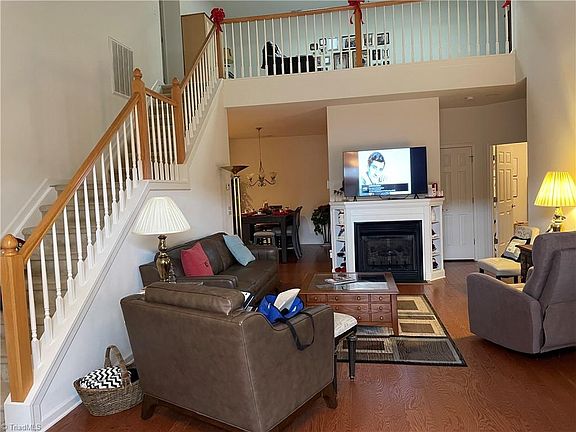 3rd image of 823 Jarman Dr