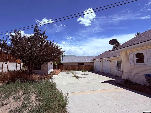 4th image of 484 W Flaming Gorge Way