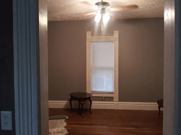 949 N Court St, Rockford, IL 61103