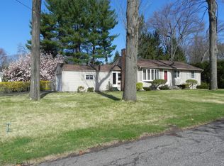 104 Albemarle Rd, Longmeadow, MA 01106