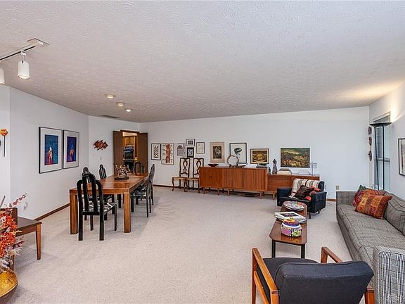 3rd image of 6501 Foursome Ln