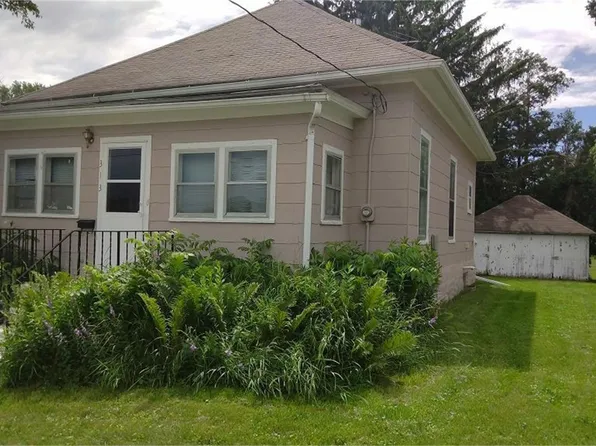 313 N Vine St, West Union, IA 52175