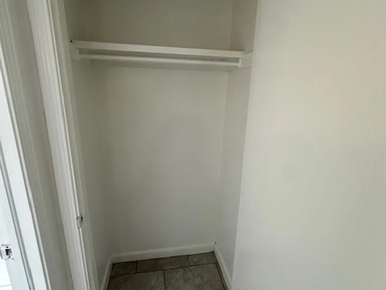 Las Brisas Apartments — Photo 27