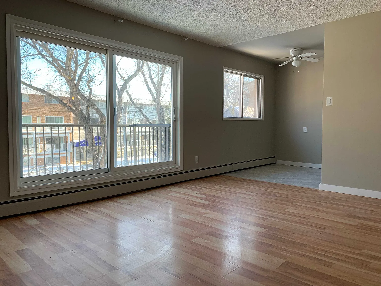 Central LRT Apartments — Photo 3