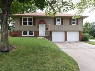 3400 S Queen Ridge Dr, Independence, MO 64055