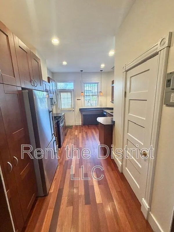 3 bed, 1.5 bath, 1374 sqft, $3,450 — Photo 4
