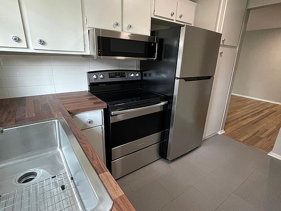 5th image of 406 Oakland Ave APT 6