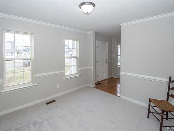 5th image of 409 Green Hollow Ln