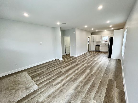 5th image of 1808 Robinson St #5
