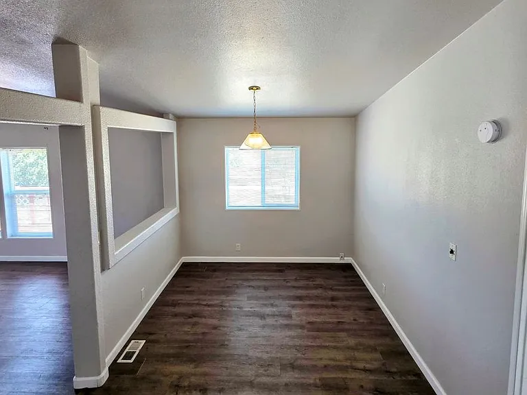 3545 Graham Ave — Photo 11