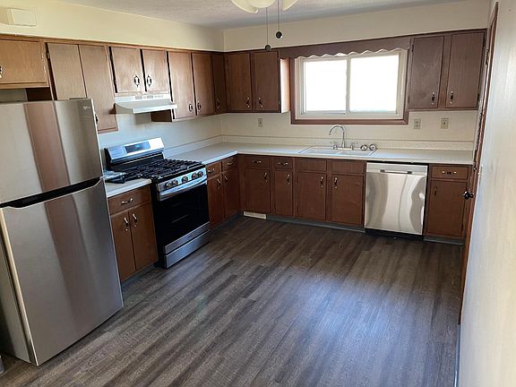 5th image of 888 E 223rd St