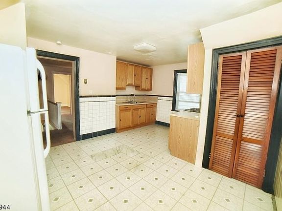 3rd image of 6 Wallace St