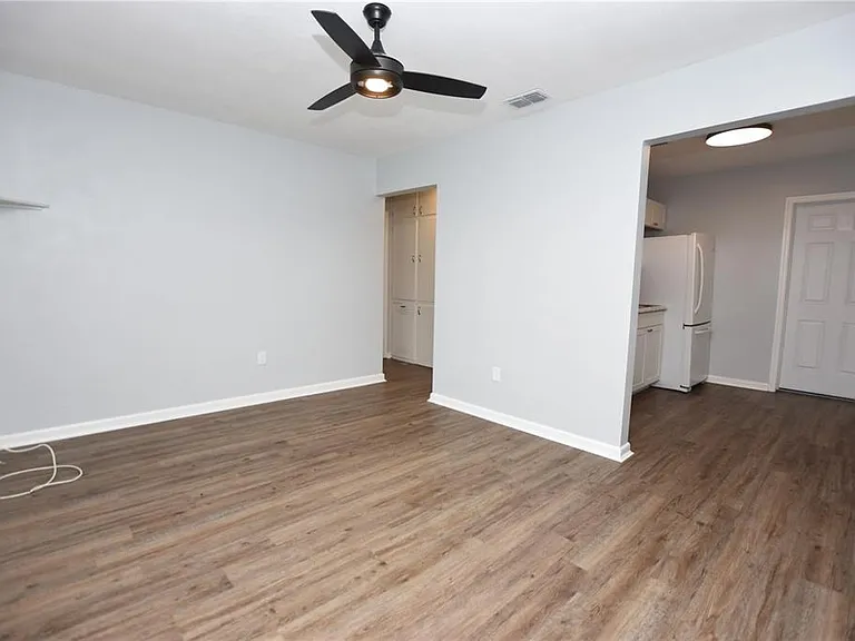 2445 Lakeview St — Photo 5