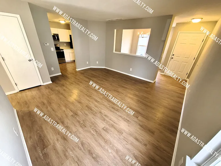 121 Ames St — Photo 9