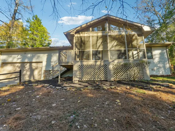 875 Lake Dr, Snellville, GA 30039