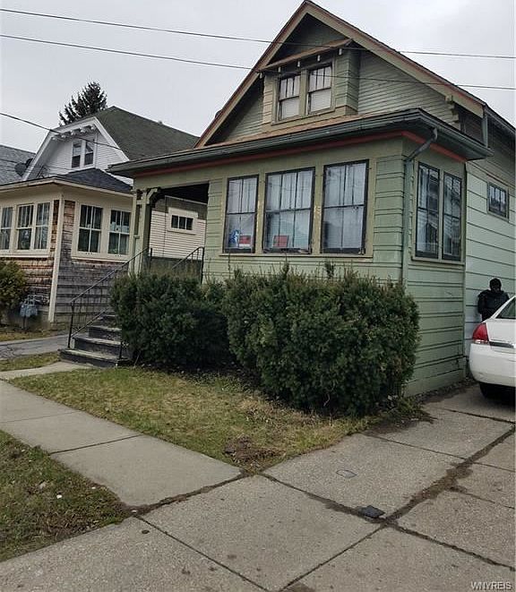 1st image of 216 Hagen St