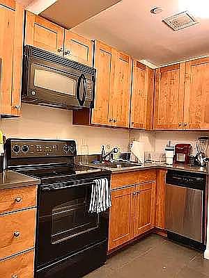 5th image of 56 Saint Marks Pl APT 8C