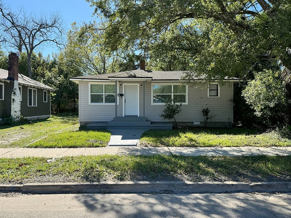 1st image of 1560 W 19th St
