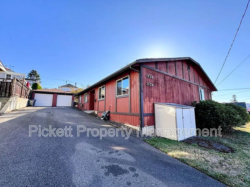 2 bed, 1.0 bath, 915 sqft, $1,500 — Photo 2