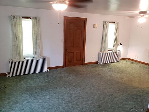 4th image of 635 Belmont St