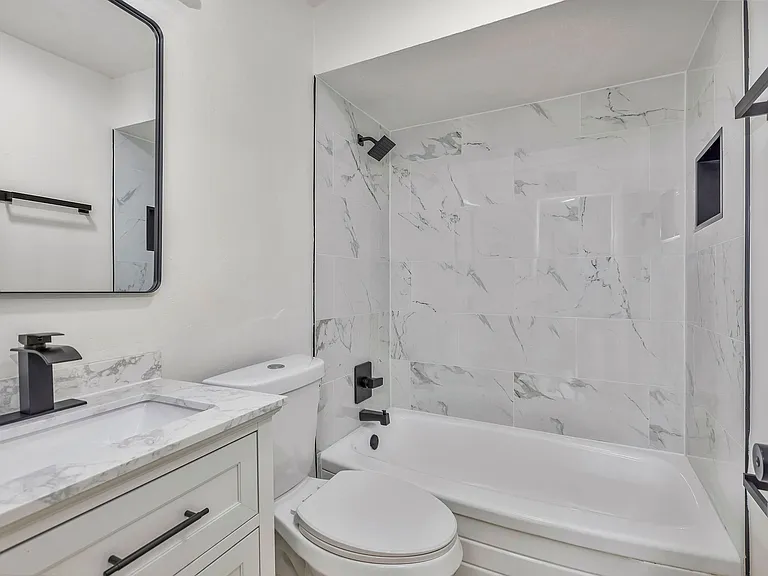 2535 Lysle Ln #4B — Photo 9