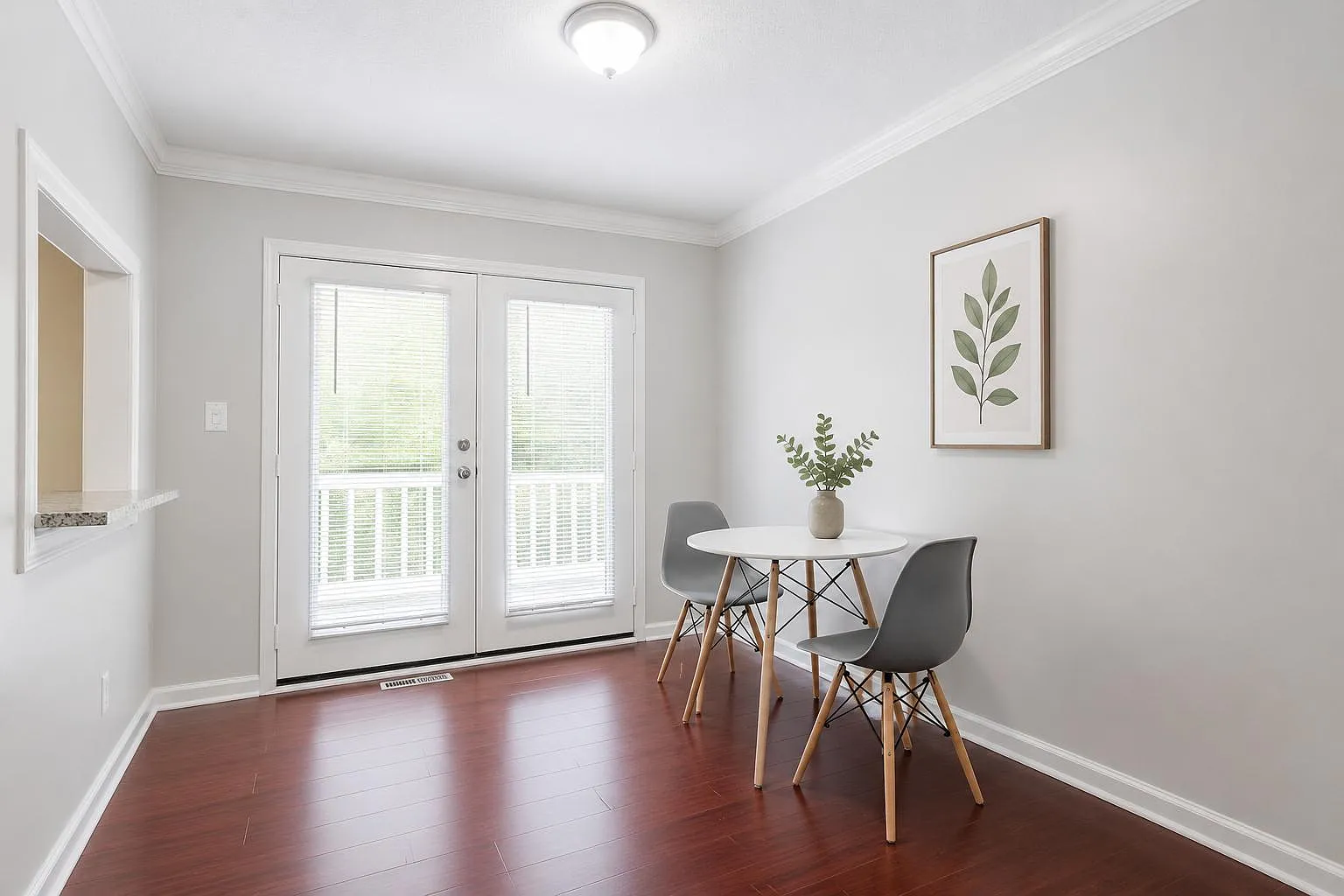 4 bed, 2.0 bath, 2000 sqft, $659 — Photo 4
