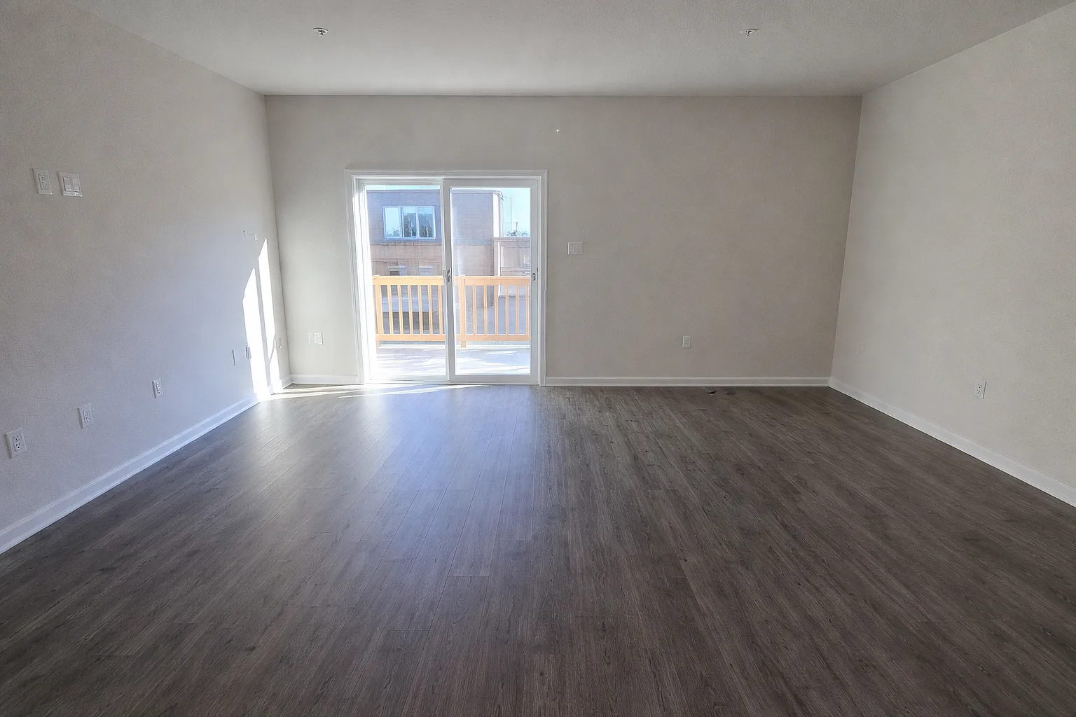 Stylish 3 Bedroom Townhome with Upgrades & Great Location — Photo 4