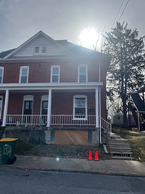 15-17 Fairview Ave W