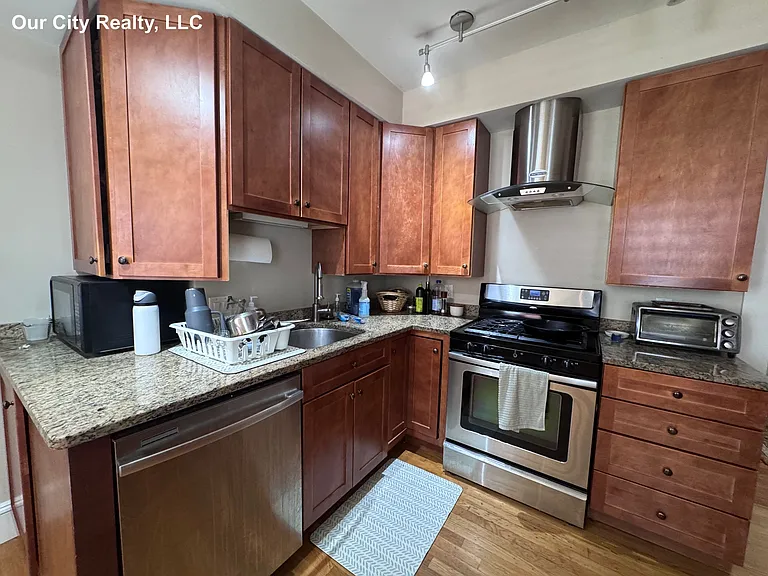 21 Westminster St — Photo 2
