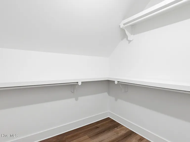 213 Myrtle Ave — Photo 43