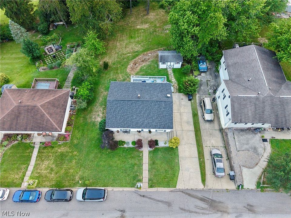 1st image of 11 Hillcrest Dr