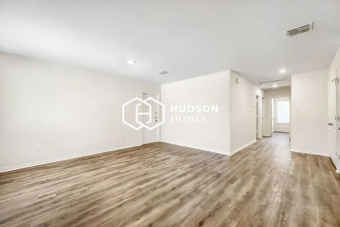 820 Hubert St #A — Photo 4