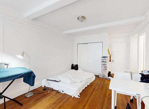 2nd image of 50 W 72nd St APT 1112