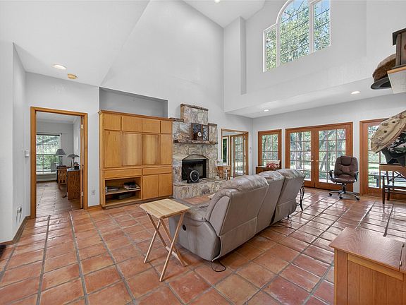 3rd image of 613 Breakaway Rd
