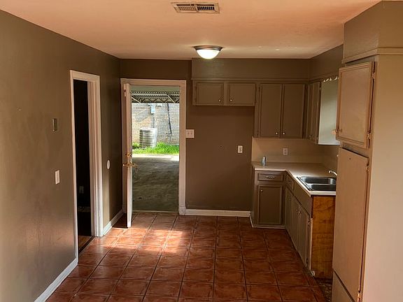 4th image of 9075 Avalon Dr