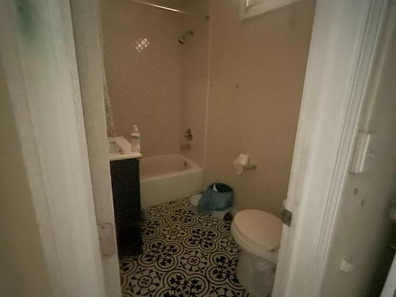 5th image of 1019 16th St NE