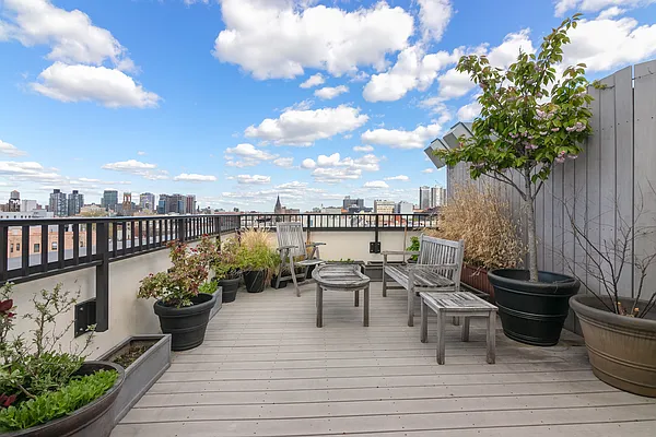 Rented by Compass | media 21