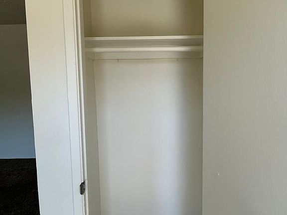 4th image of 416 E Oak St