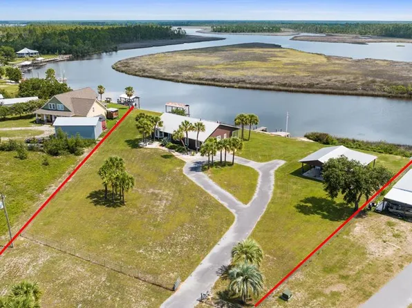 301 Chapel Ln, Port Saint Joe, FL 32456